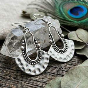 Boho Chic Antique Silver Plated Hammered Fan Statement Drop Dangle Earrings